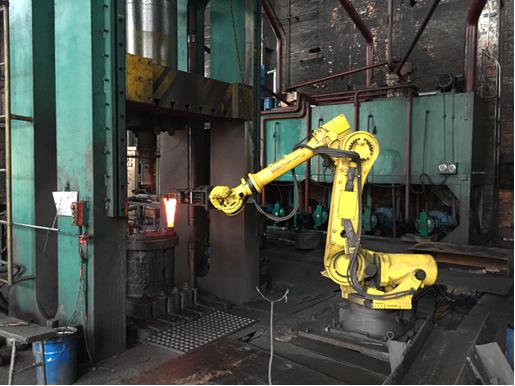 页岩气石油钻采用关键零部件热挤压用锻压机器人上下料系统